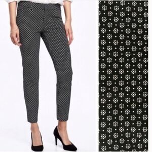 Old Navy black/white floral Pixie mid rise pants, size 4 Regular